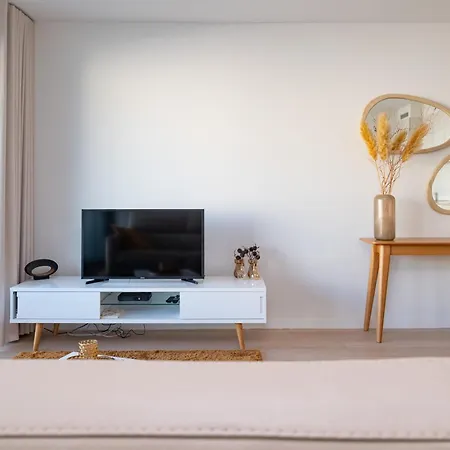 Sea View 1 Bedroom Flat With Pool - Ideal For Couples & Families By Slowaystay & Short Term Oostende