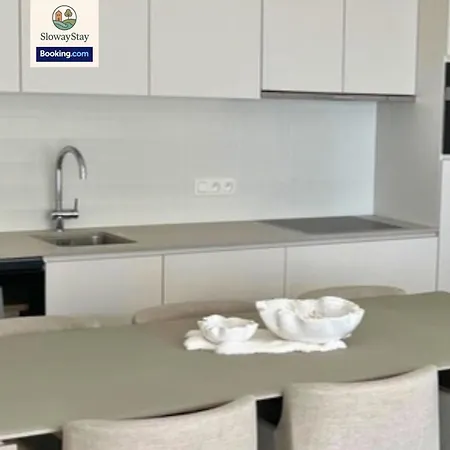 Sea View 1 Bedroom Flat With Pool - Ideal For Couples & Families By Slowaystay & Short Term Apartment *