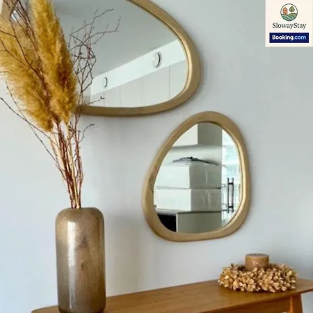 Sea View 1 Bedroom Flat With Pool - Ideal For Couples & Families By Slowaystay & Short Term דירה