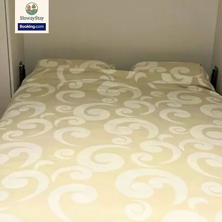 Sea View 1 Bedroom Flat With Pool - Ideal For Couples & Families By Slowaystay & Short Term Apartment *