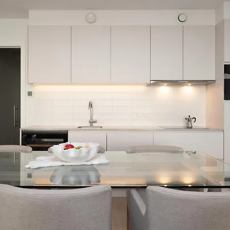 Sea View 1 Bedroom Flat With Pool - Ideal For Couples & Families By Slowaystay & Short Term Appartamento