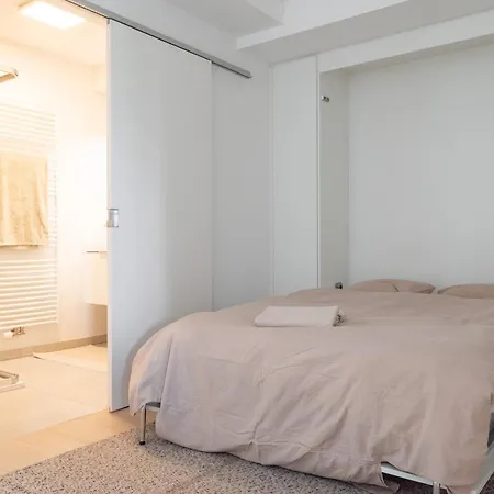 Sea View 1 Bedroom Flat With Pool - Ideal For Couples & Families By Slowaystay & Short Term Ostenda