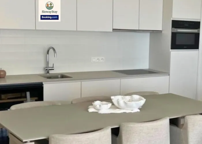 Sea View 1 Bedroom Flat With Pool - Ideal For Couples & Families By Slowaystay & Short Term Apartment *