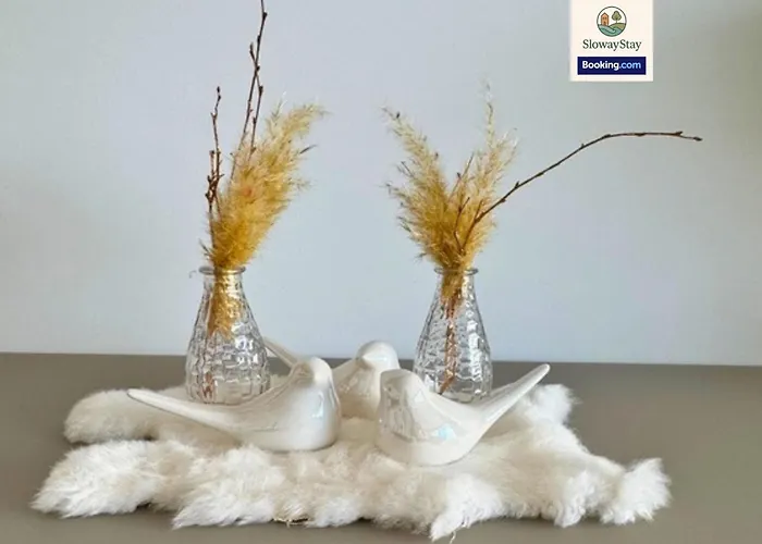 Sea View 1 Bedroom Flat With Pool - Ideal For Couples & Families By Slowaystay & Short Term 아파트 *